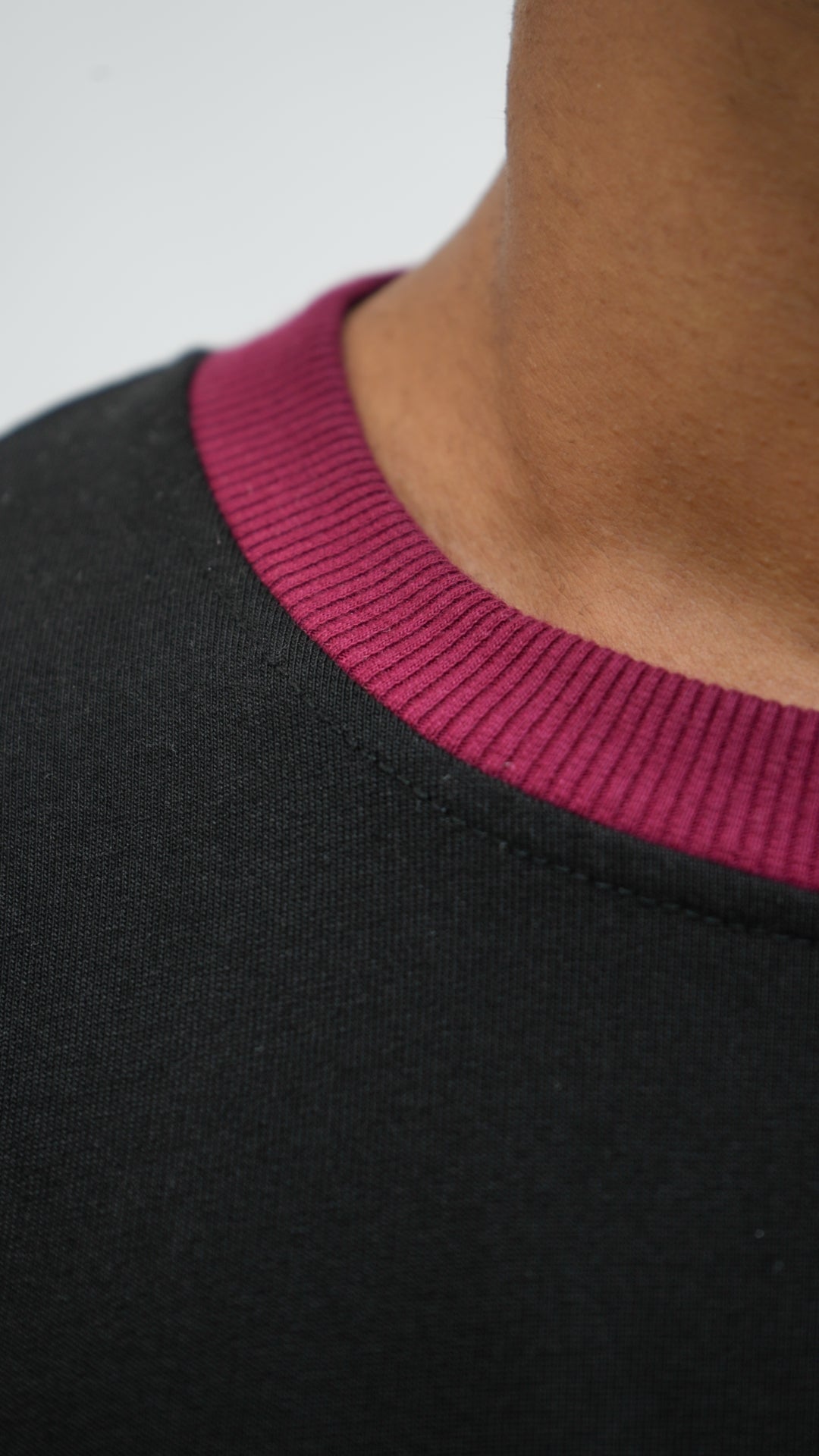 Embrace - Noir & Berry